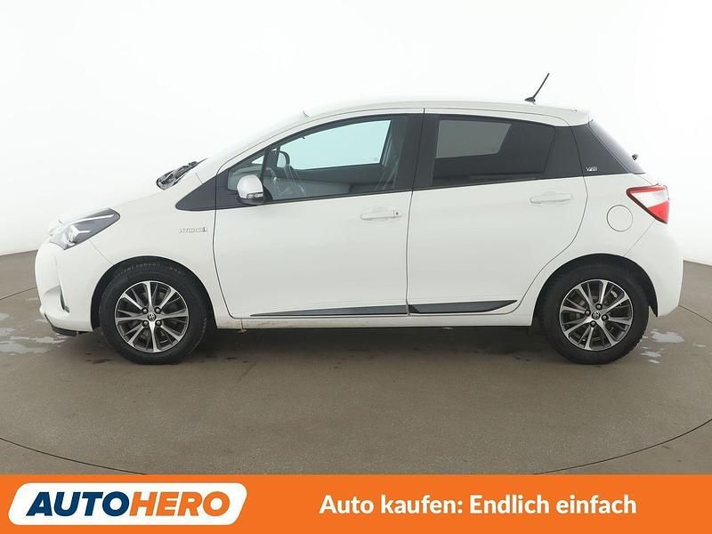Gebraucht Toyota Yaris Hybrid Team 101 PS (74 kW) 2020 Weiß Kleinwagen