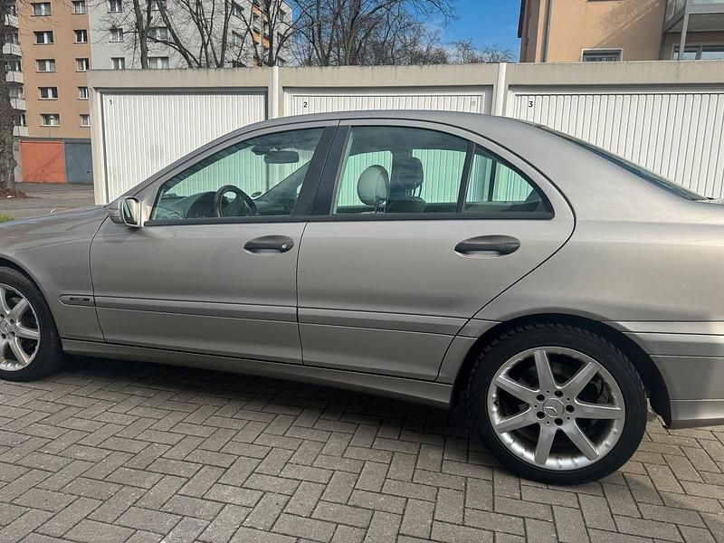 Gebraucht Mercedes C180 143 PS (105 kW) 2004 Beige Limousine