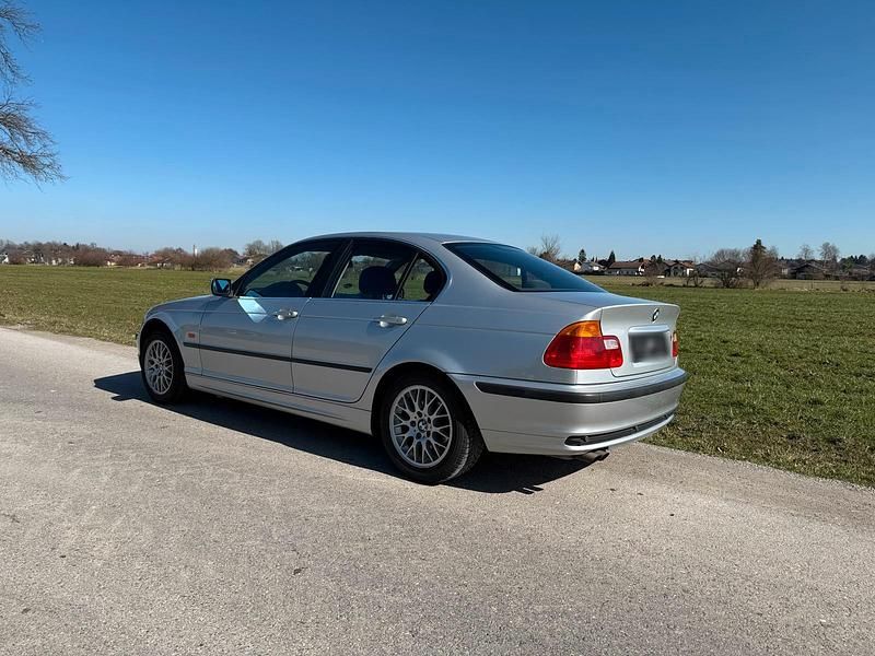 Gebraucht BMW 320 150 PS (110 kW) 1998 Silber Limousine