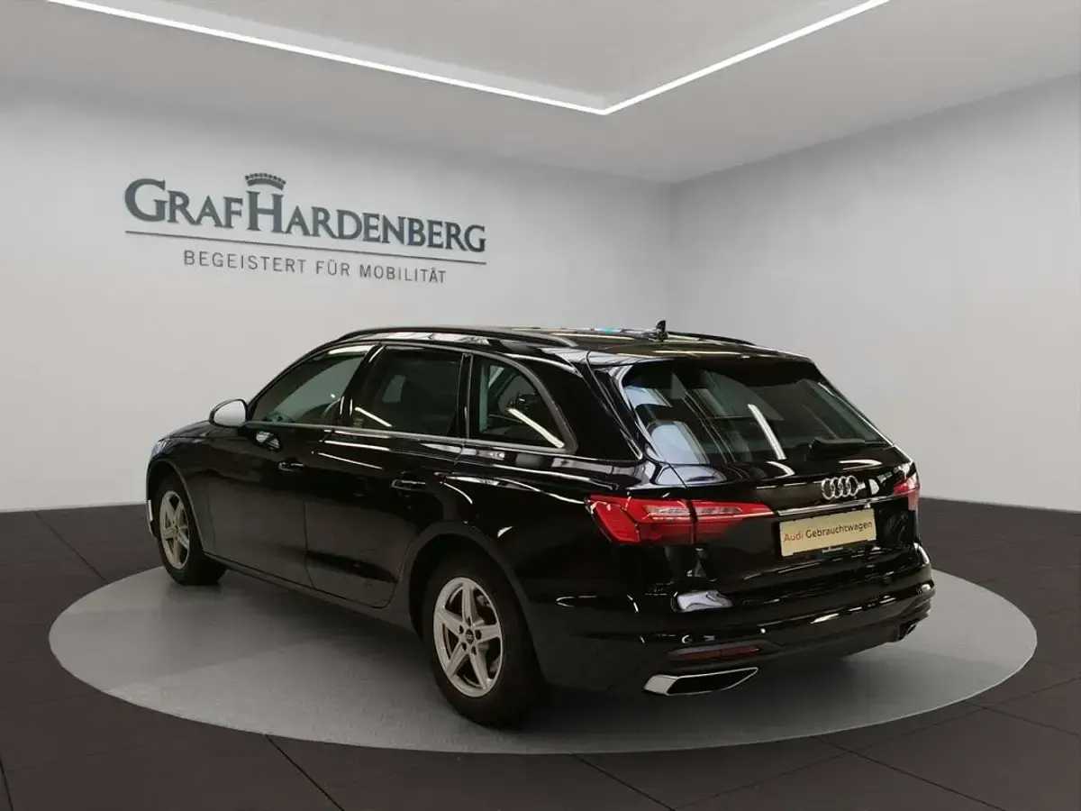 Gebraucht Audi A4 163 PS (119 kW) 2023 Brillantschwarz Kombi