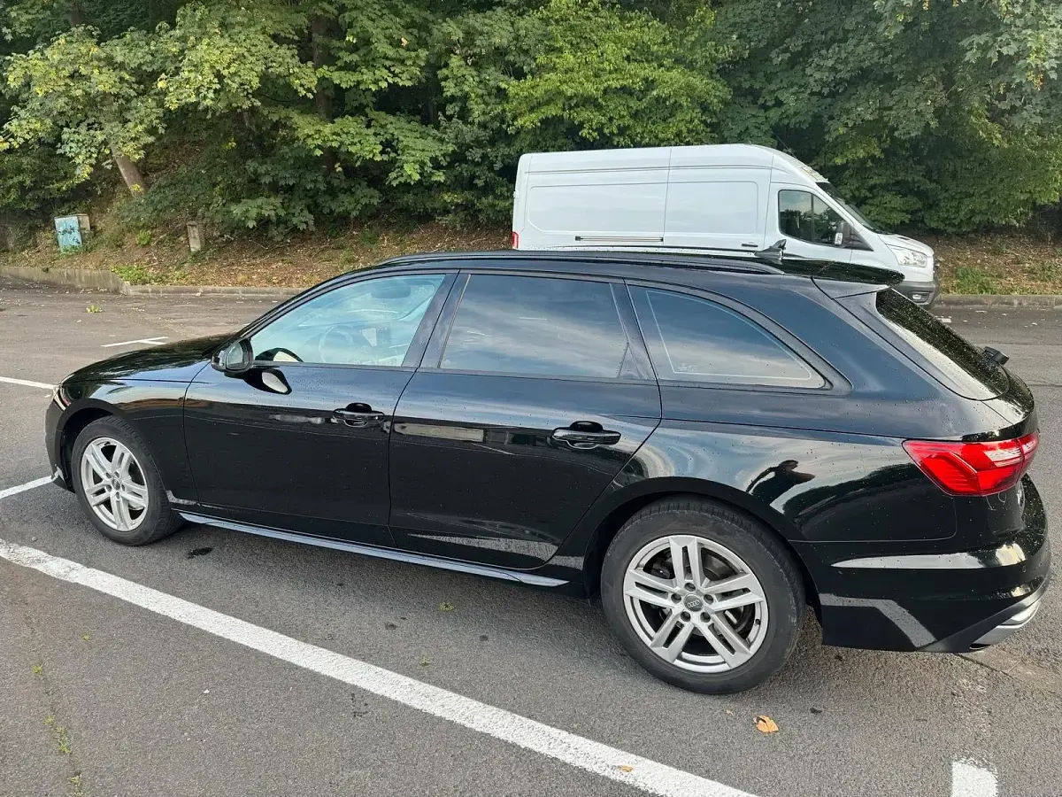 Gebraucht Audi A4 163 PS (119 kW) 2021 Schwarz Kombi
