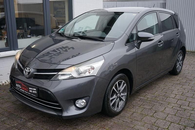 Grau Gebraucht 2015 Toyota Verso Skyview Edition Van / Kleinbus | 8.400 € (Fairer Preis) - Bild 1/4