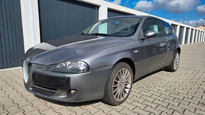 Gebraucht Alfa Romeo 147 Distinctive 150 PS (110 kW) 2007 Grau Kleinwagen