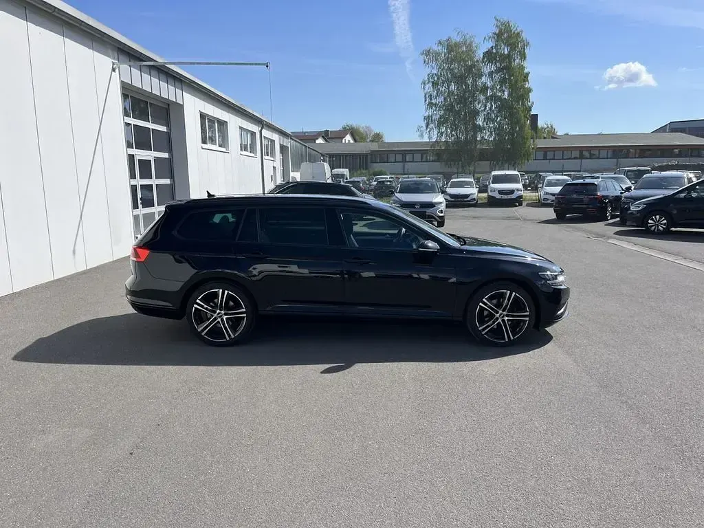 Second-hand VW Passat R-line 150 CP (110 kW) 2021 Negru Break