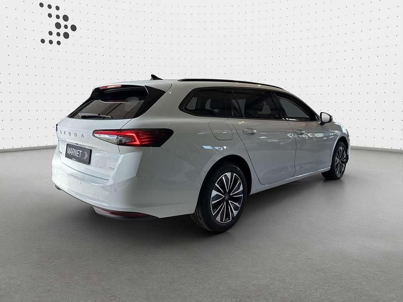 Neu Skoda Superb Selection 200 PS (147 kW) 2025 Kristallweiß uni Kombi