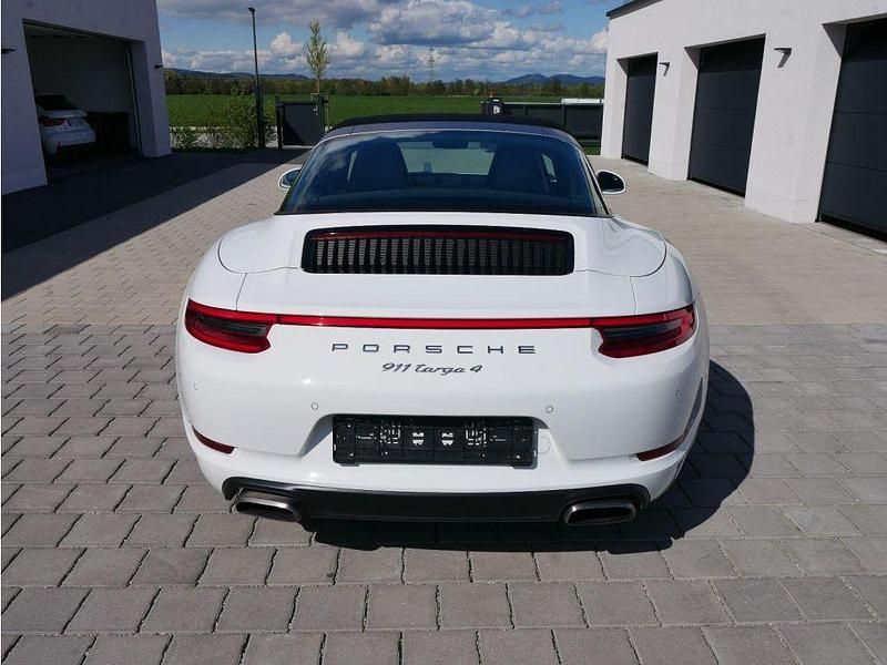 Second-hand Porsche 911 370 CP (272 kW) 2017 Alb Cabrio