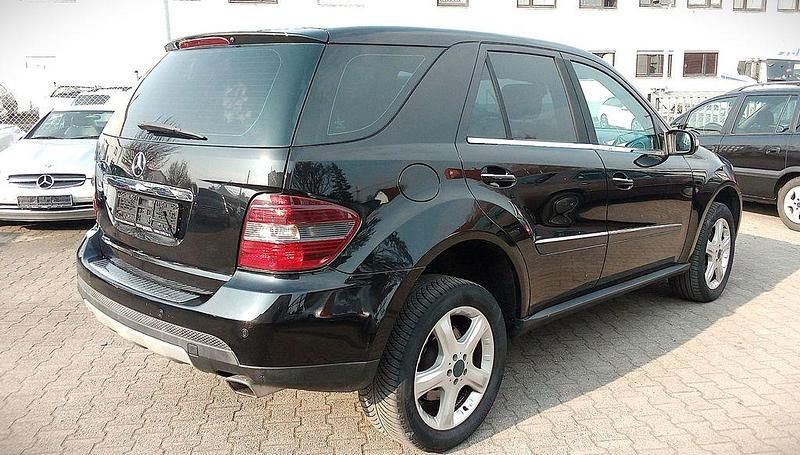 Gebraucht Mercedes ML320 224 PS (164 kW) 2008 Schwarz SUV