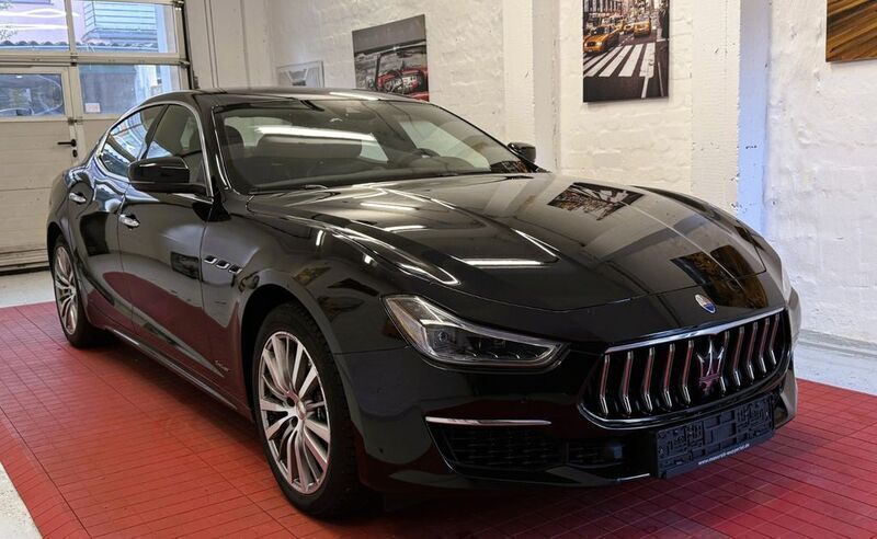 Schwarz Gebraucht 2021 Maserati Ghibli GranLusso Coupé | 42.900 € (Teuer) - Bild 1/4