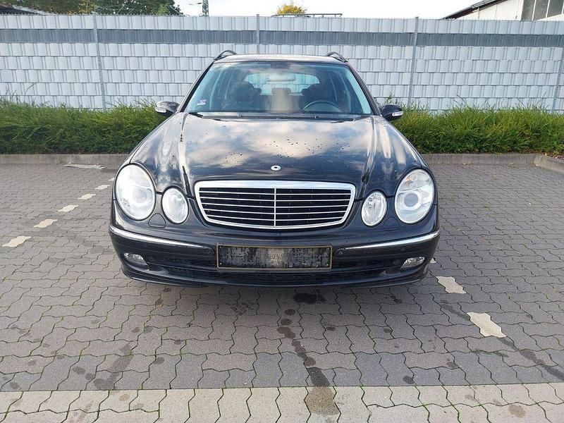 Gebraucht Mercedes E280 Avantgarde 177 PS (130 kW) 2004 Schwarz Limousine
