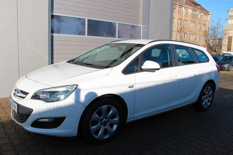 Weiß Gebraucht 2015 Opel Astra Style Kombi | 5.580 € (Fairer Preis) - Bild 1/4