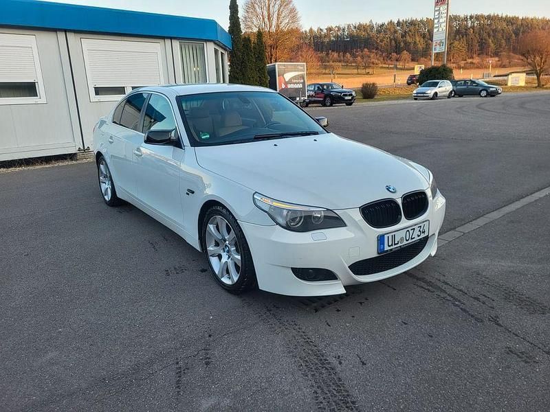 Weiß Gebraucht 2005 BMW 525 M Sport Limousine | 10.899 € - Bild 1/4