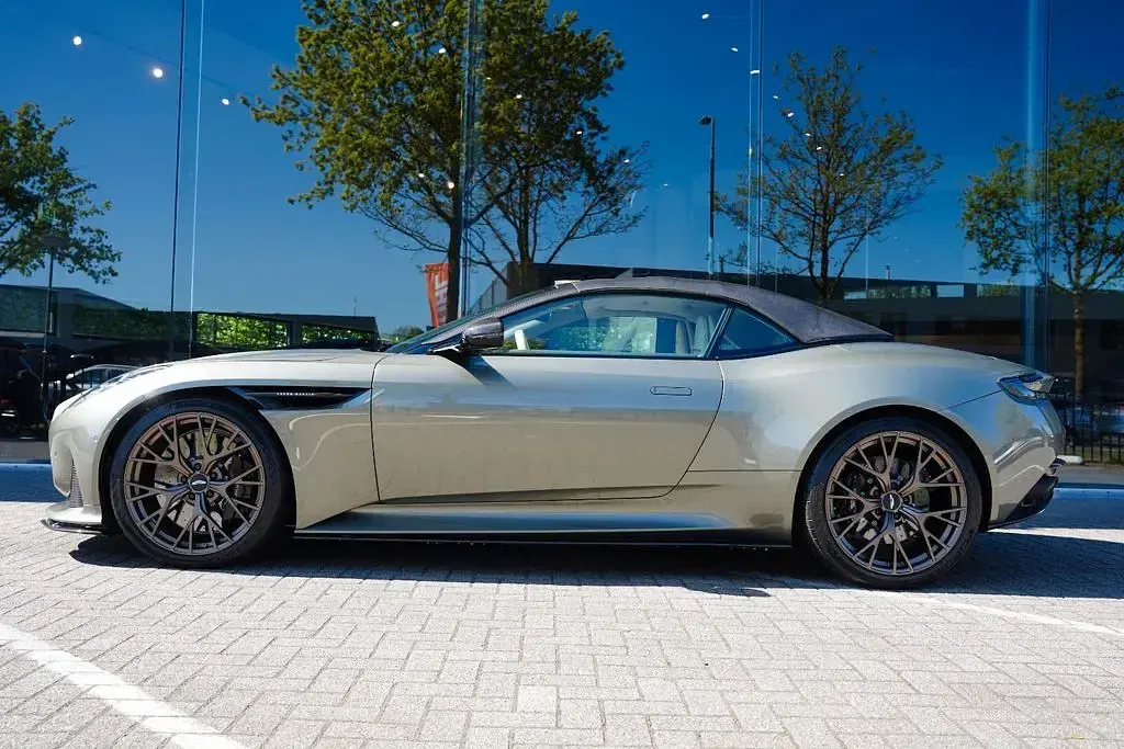 Gebraucht Aston Martin DB12 680 PS (500 kW) 2024 Grau Cabrio