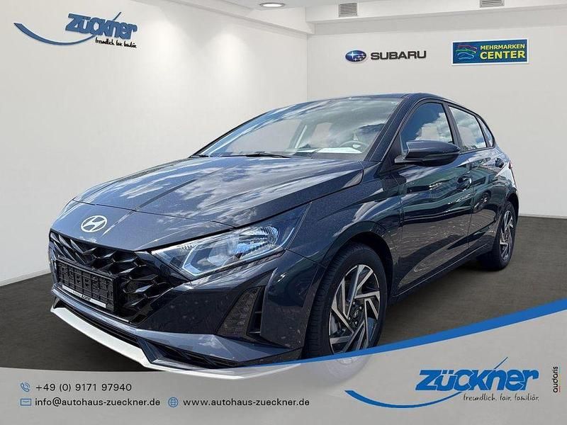 Grau Neu 2025 Hyundai i20 Comfort Limousine | 19.990 € (Superpreis) - Bild 1/4