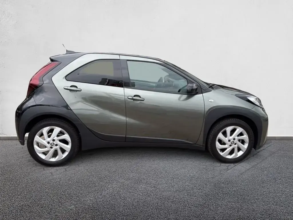 Gebraucht Toyota Aygo X Pulse 72 PS (52 kW) 2022 Cardamon green / night sky bla SUV