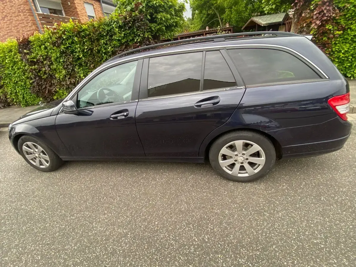 Gebraucht Mercedes C200 184 PS (135 kW) 2011 Violet Kombi