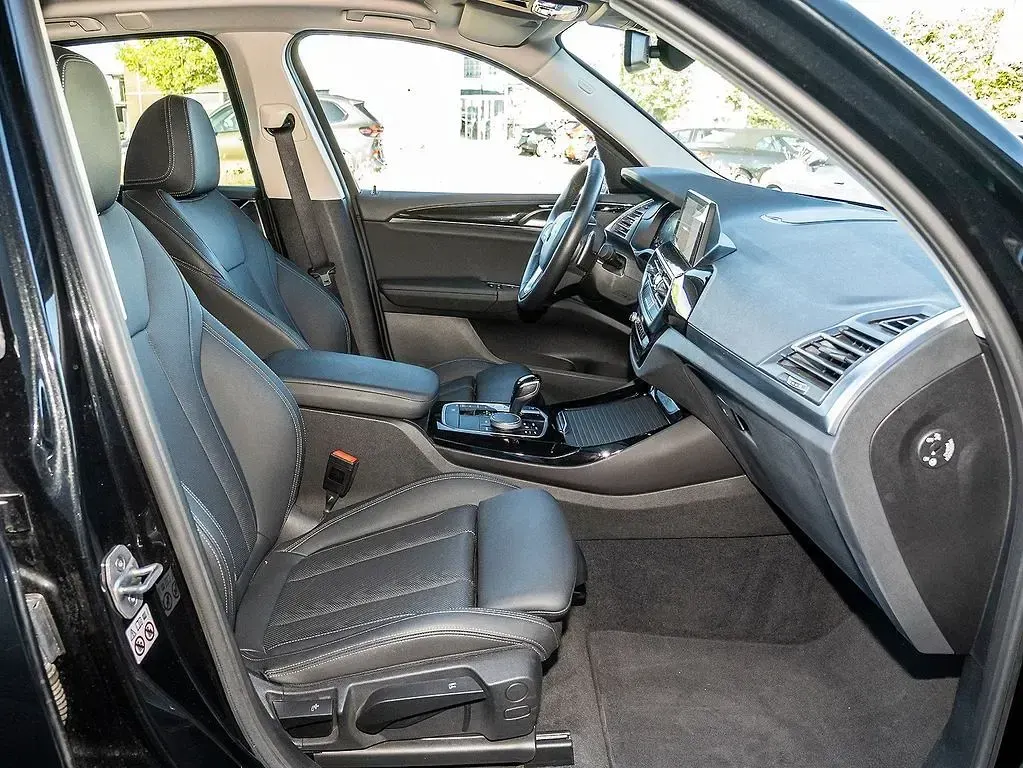 Gebraucht BMW X3 Performance 190 PS (139 kW) 2024 Saphirschwarz SUV