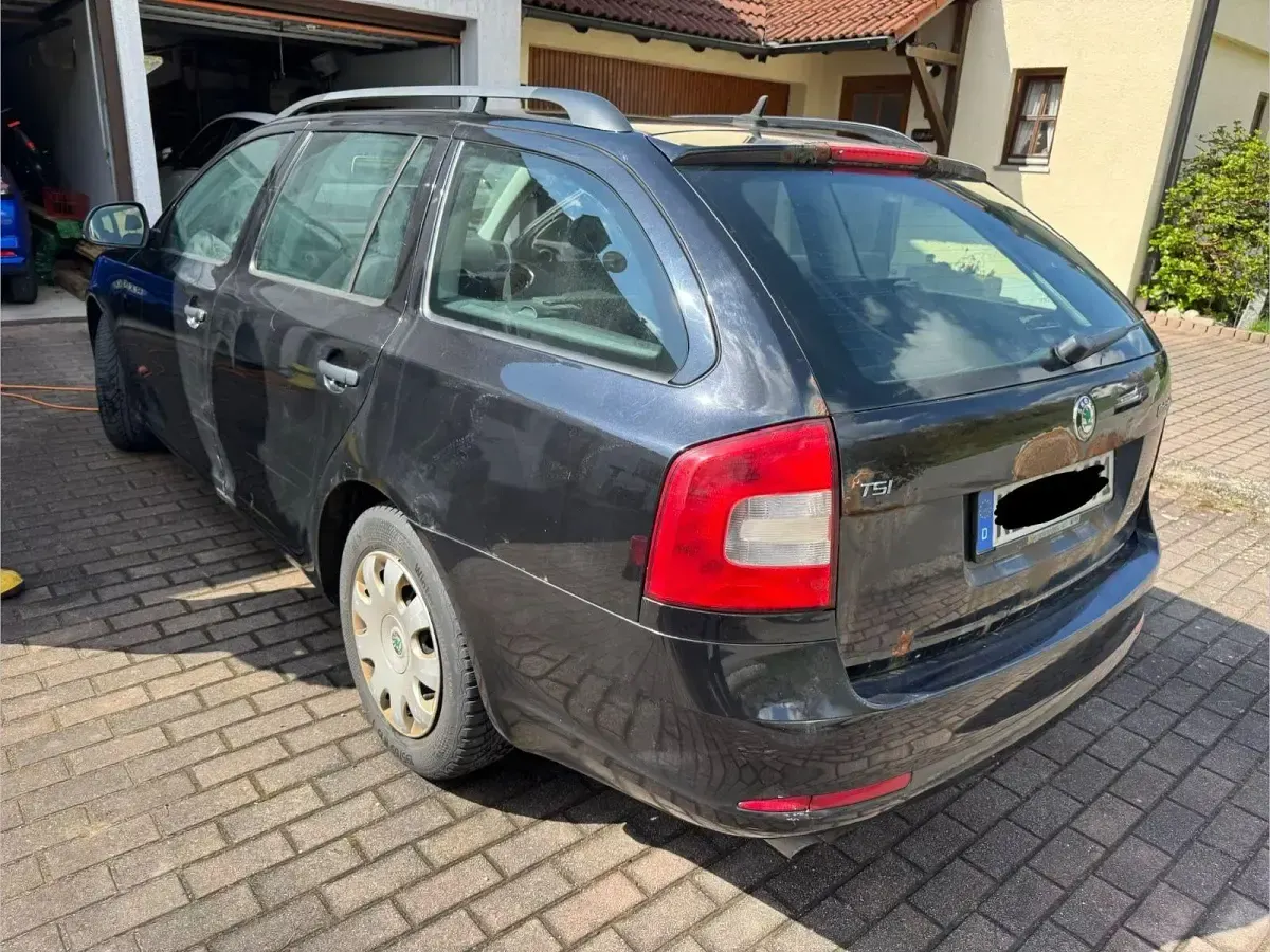 Gebraucht Skoda Octavia Ambition 122 PS (89 kW) 2012 Schwarz Kombi
