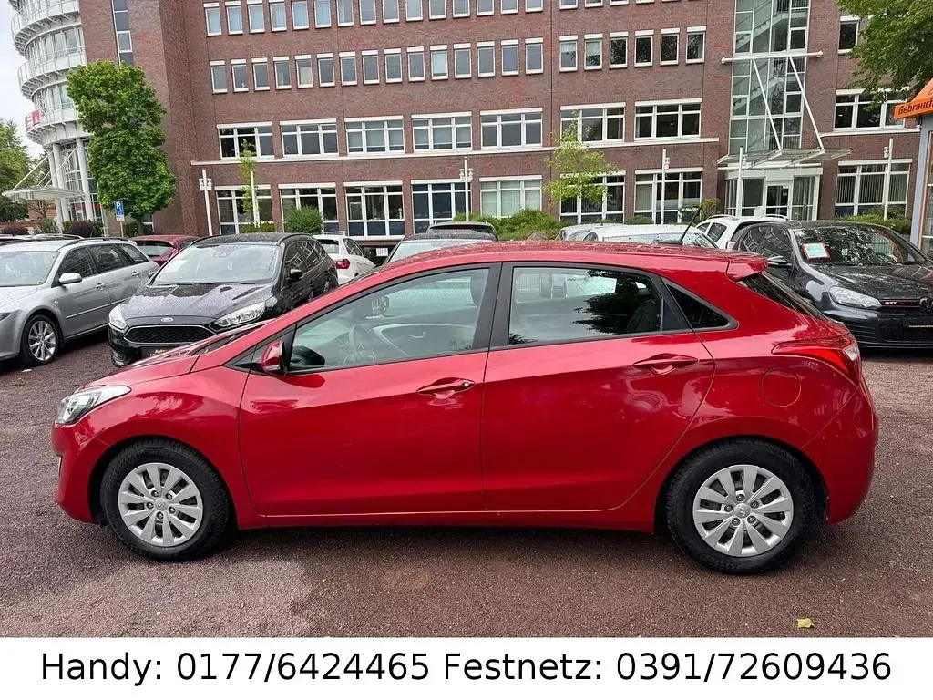 Gebraucht Hyundai i30 101 PS (74 kW) 2017 Rot Limousine