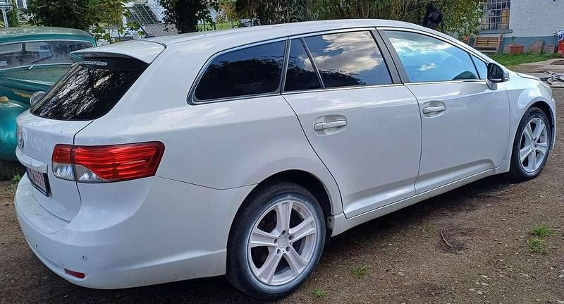 Gebraucht Toyota Avensis Edition 150 PS (110 kW) 2014 Weiß Kombi
