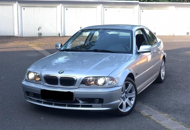 Silber Gebraucht 2002 BMW 320 Sport Line Coupé | 4.500 € - Bild 1/4