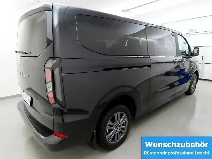 Gebraucht Ford Tourneo Titanium 170 PS (125 kW) 2024 Obsidianschwarz metallic Van / Kleinbus