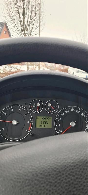 Gebraucht Ford Fiesta 80 PS (58 kW) 2006 Rot Kleinwagen