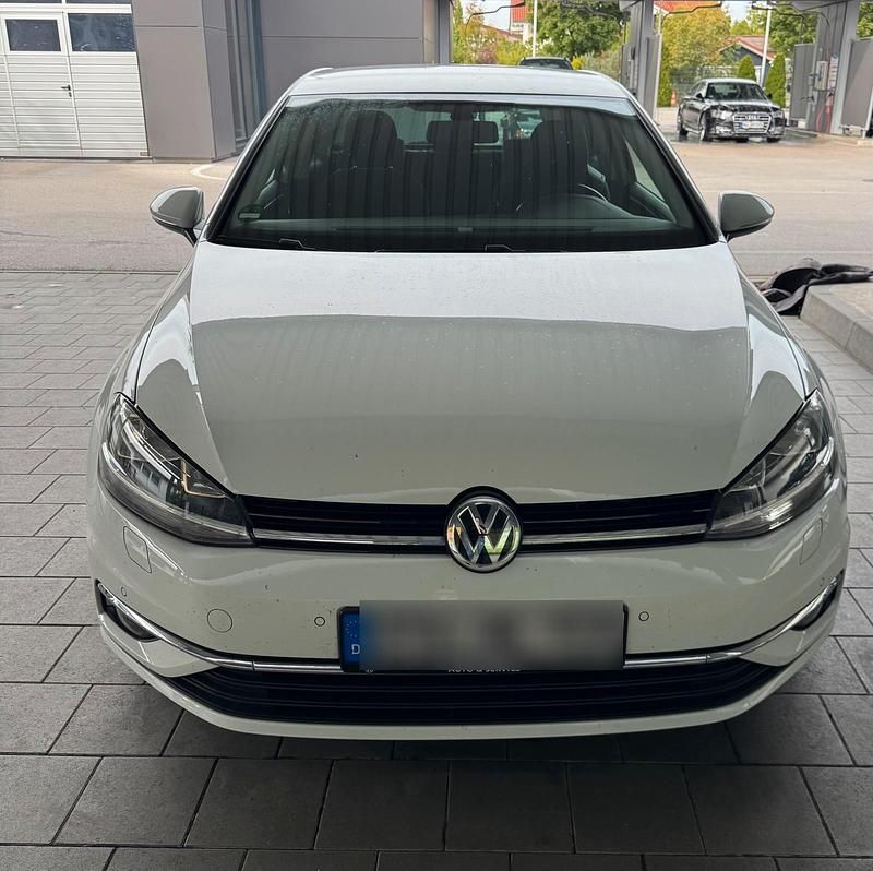Weiß Gebraucht 2018 VW Golf Sound Coupé | 11.500 € (Fairer Preis) - Bild 1/4