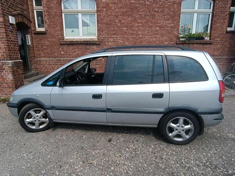 Grau Gebraucht 2001 Opel Zafira Van / Kleinbus | 1.350 € (Guter Preis) - Bild 1/4