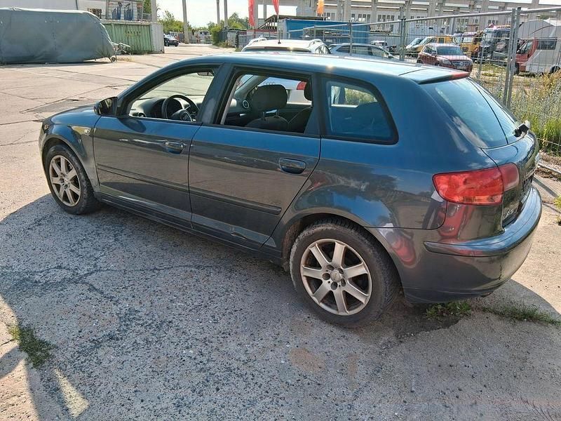 Grau Gebraucht 2005 Audi A3 Sportback Limousine | 1.200 € (Superpreis) - Bild 1/4