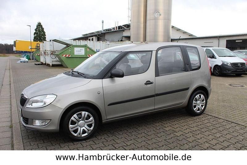 Beige Gebraucht 2012 Skoda Roomster Plus Edition Van / Kleinbus | 6.250 € (Fairer Preis) - Bild 1/4