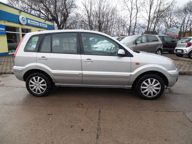 Gebraucht Ford Fusion Style 80 PS (58 kW) 2009 Silber Kleinwagen