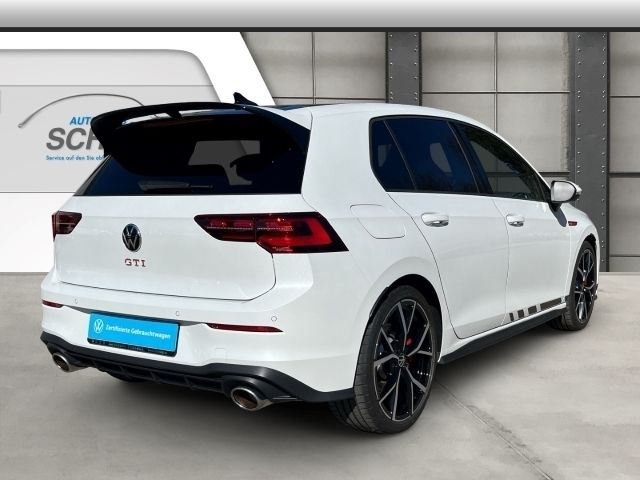 Gebraucht VW Golf VIII GTI 300 PS (220 kW) 2024 Oryxweiß perlmutteffekt (metallic) Limousine