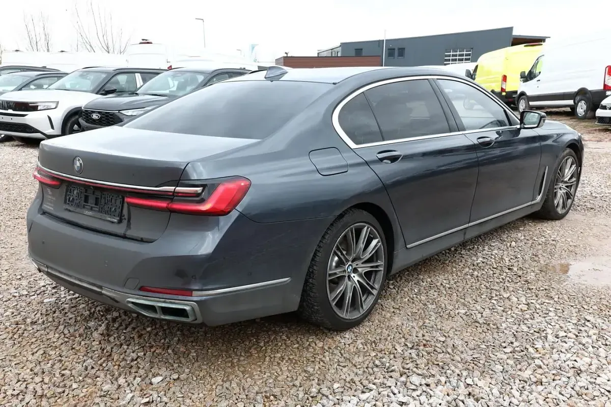 Gebraucht BMW 750L Executive 400 PS (294 kW) 2019 Arktikgrau brillanteffekt Limousine