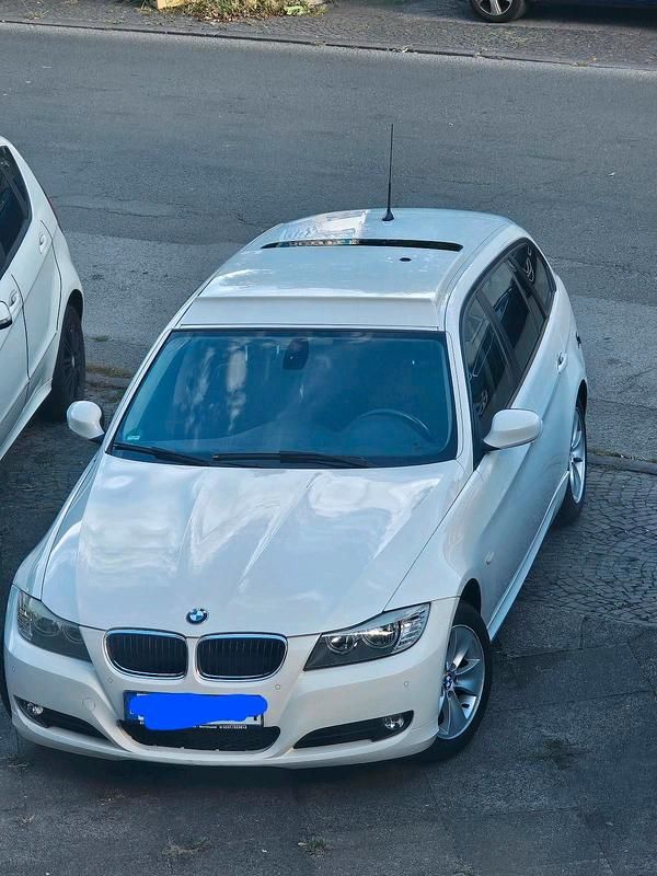 Gebraucht BMW 320 177 PS (130 kW) 2010 Weiß Kombi
