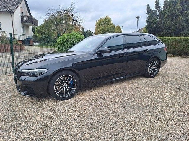 Schwarz Gebraucht 2021 BMW 530 M Sport Kombi | 28.500 € (Guter Preis) - Bild 1/4