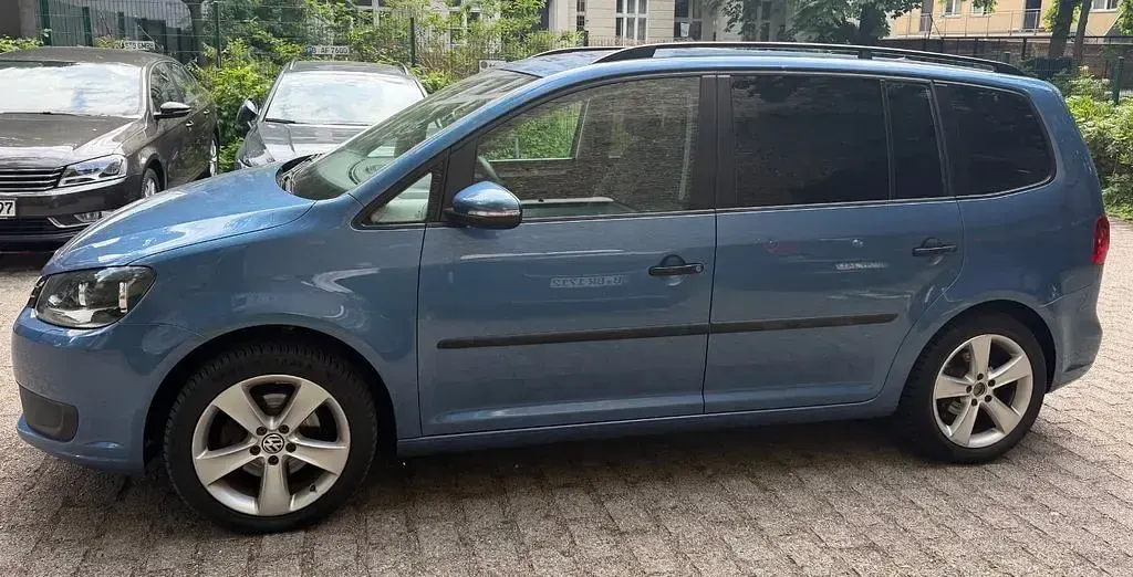 Gebraucht VW Touran Trendline 105 PS (77 kW) 2011 Blau Van / Kleinbus