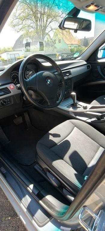 Second-hand BMW 325 218 CP (160 kW) 2005 Gri Berlinǎ