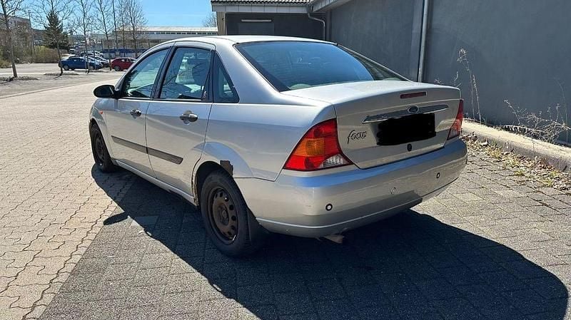 Gebraucht Ford Focus Ghia 101 PS (74 kW) 1999 Silber Limousine