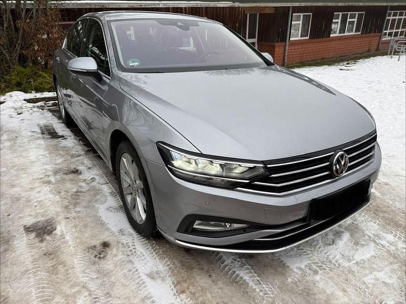 Gebraucht VW Passat 150 PS (110 kW) 2019 Silber Limousine