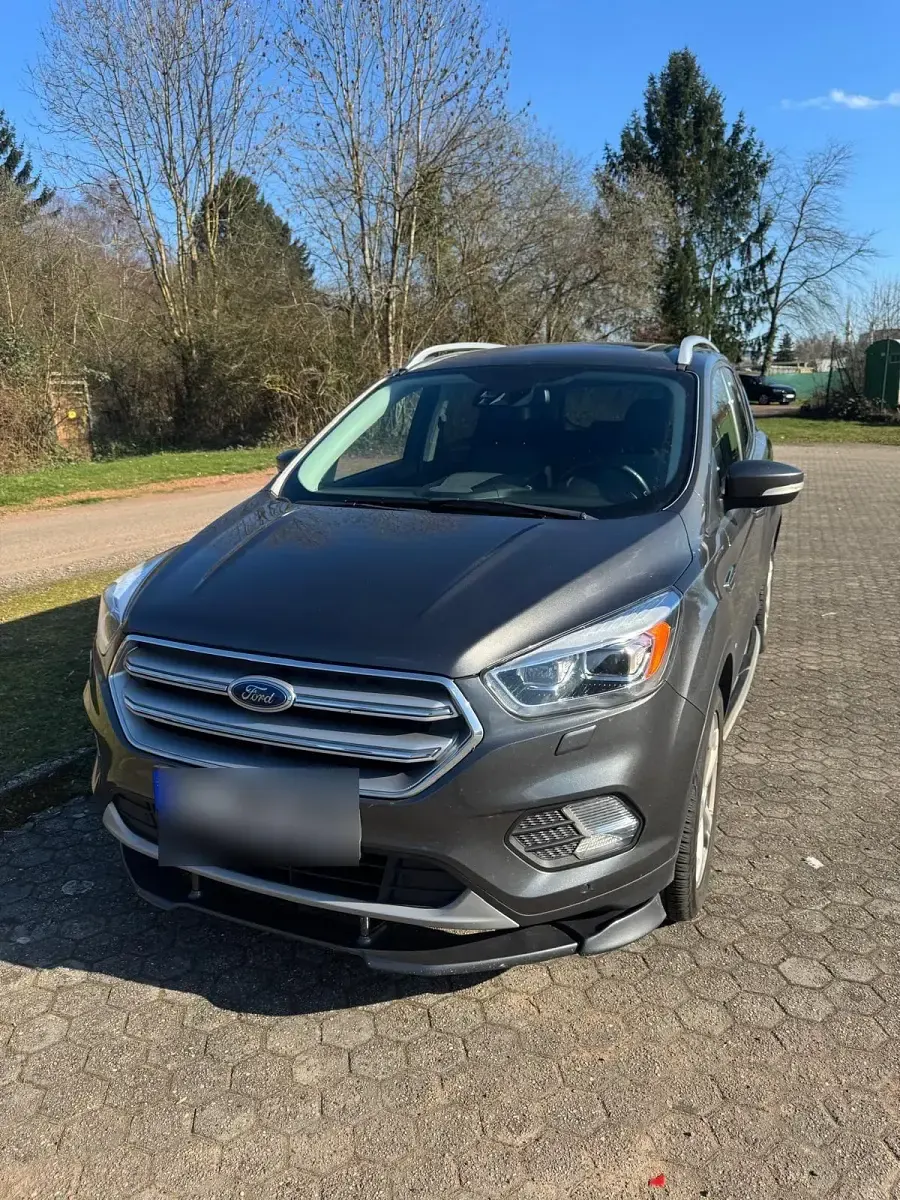 Gebraucht Ford Kuga 150 PS (110 kW) 2017 Grau SUV