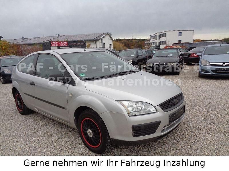Silber Gebraucht 2005 Ford Focus Ambiente Limousine | 599 € (Guter Preis) - Bild 1/4