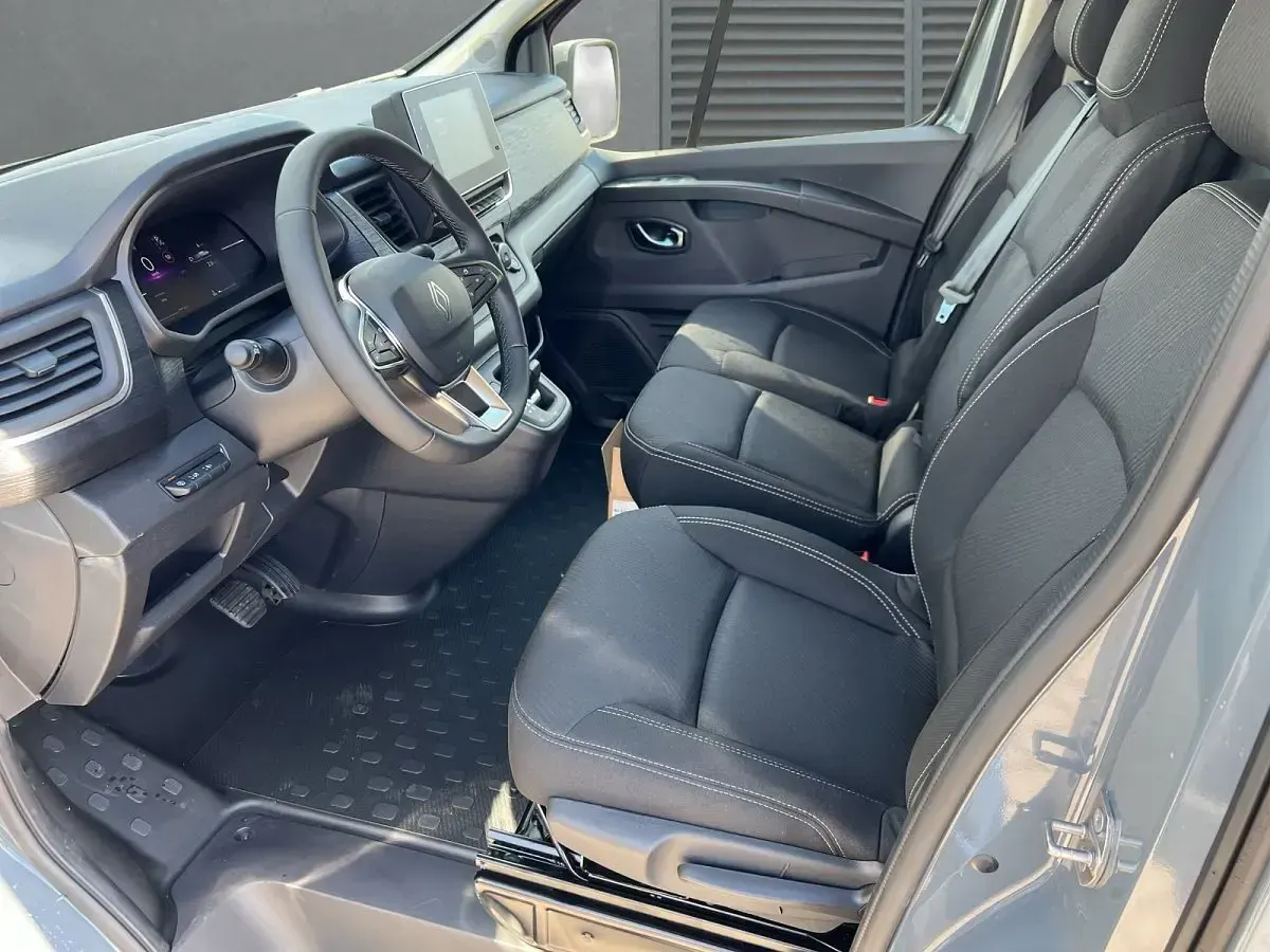 Neu Renault Trafic 170 PS (125 kW) 2025 Grau (schiefergrau) Van / Kleinbus