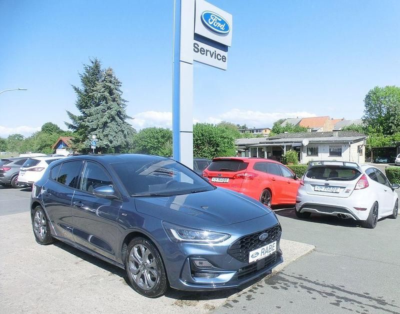 Gebraucht Ford Focus ST-Line X 155 PS (114 kW) 2024 Chroma blau Limousine