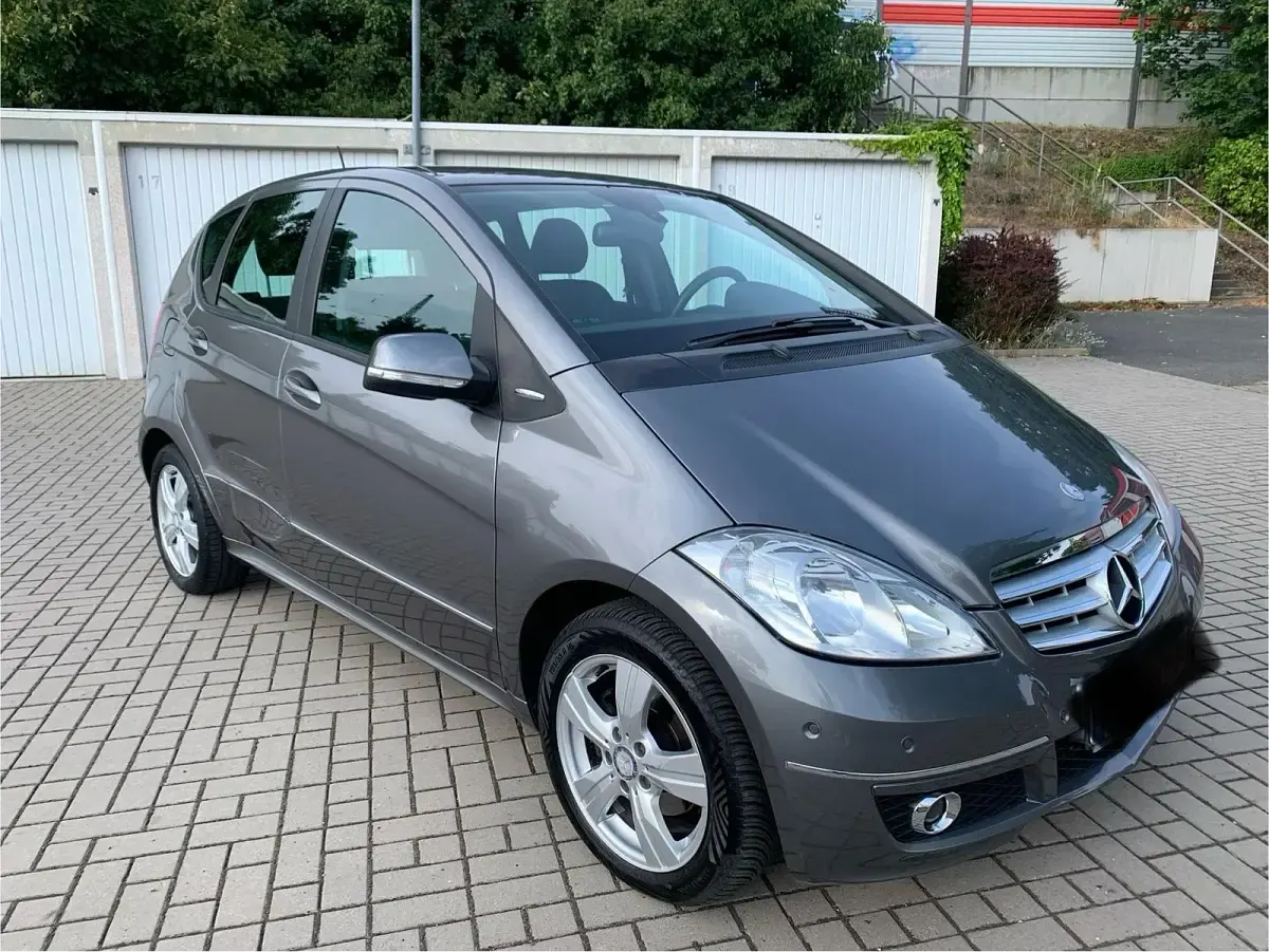 Gebraucht Mercedes A150 95 PS (69 kW) 2011 Grau Kleinwagen