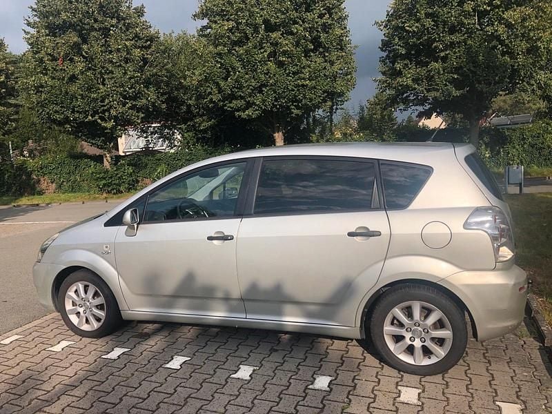 Silber Gebraucht 2006 Toyota Corolla Verso Van / Kleinbus | 1.650 € (Superpreis) - Bild 1/4