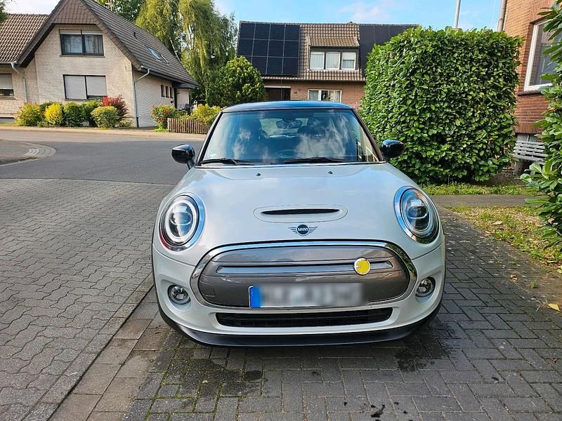 Weiß Gebraucht 2021 Mini Cooper Kleinwagen | 16.250 € (Fairer Preis) - Bild 1/4