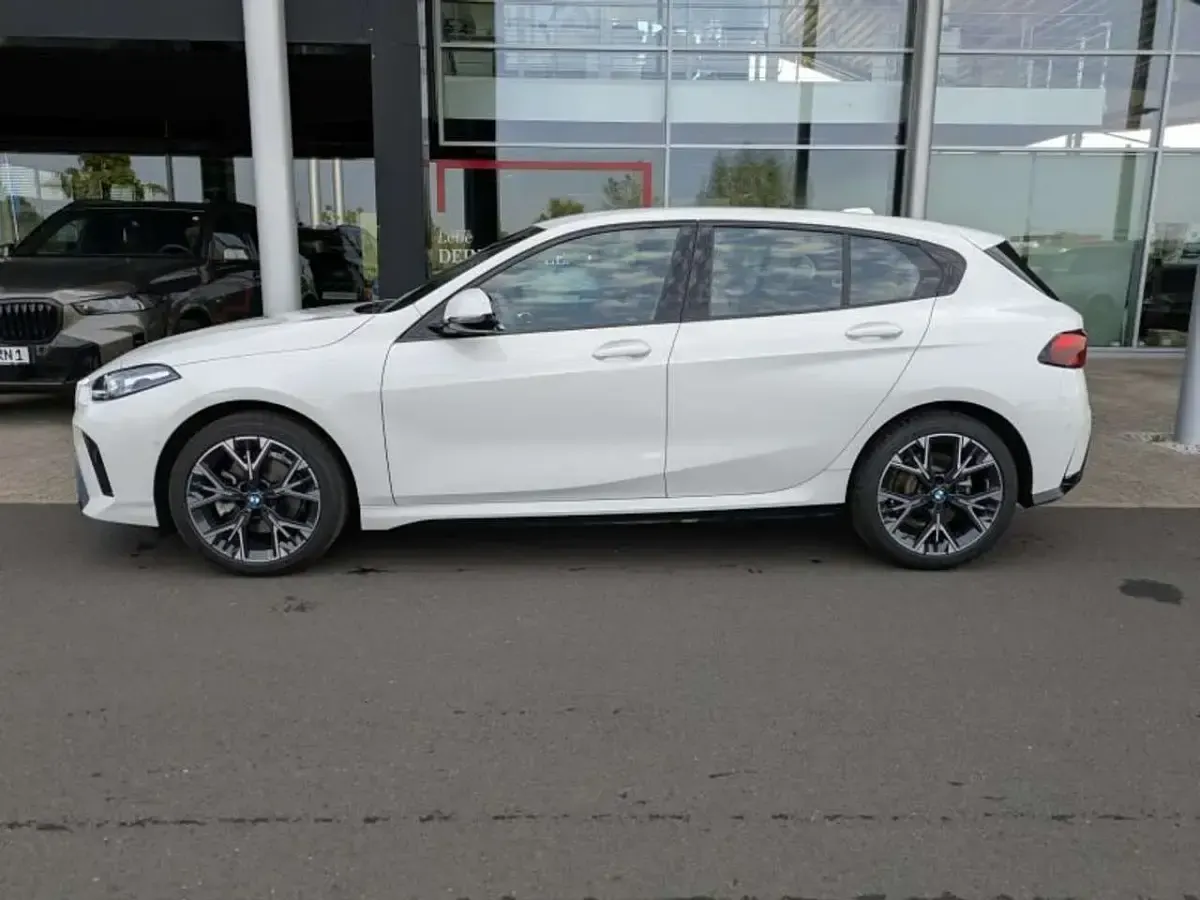 Gebraucht BMW 120 Performance 150 PS (110 kW) 2025 Weiß Kleinwagen