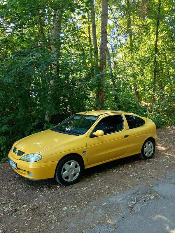 Gelb Gebraucht 1999 Renault Mégane Coupé Coupé | 1.450 € - Bild 1/4