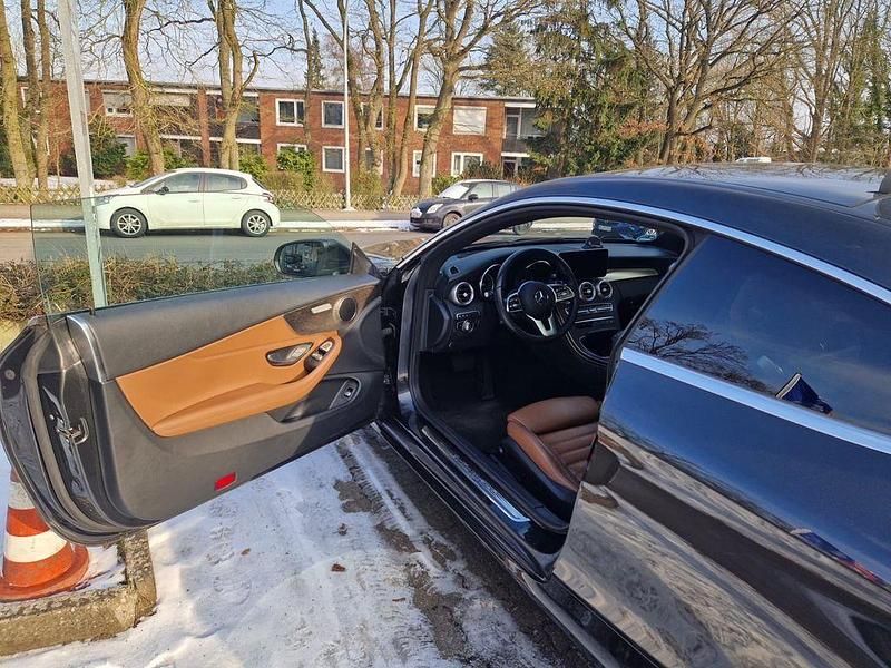 Gebraucht Mercedes C180 156 PS (114 kW) 2019 Schwarz Coupé