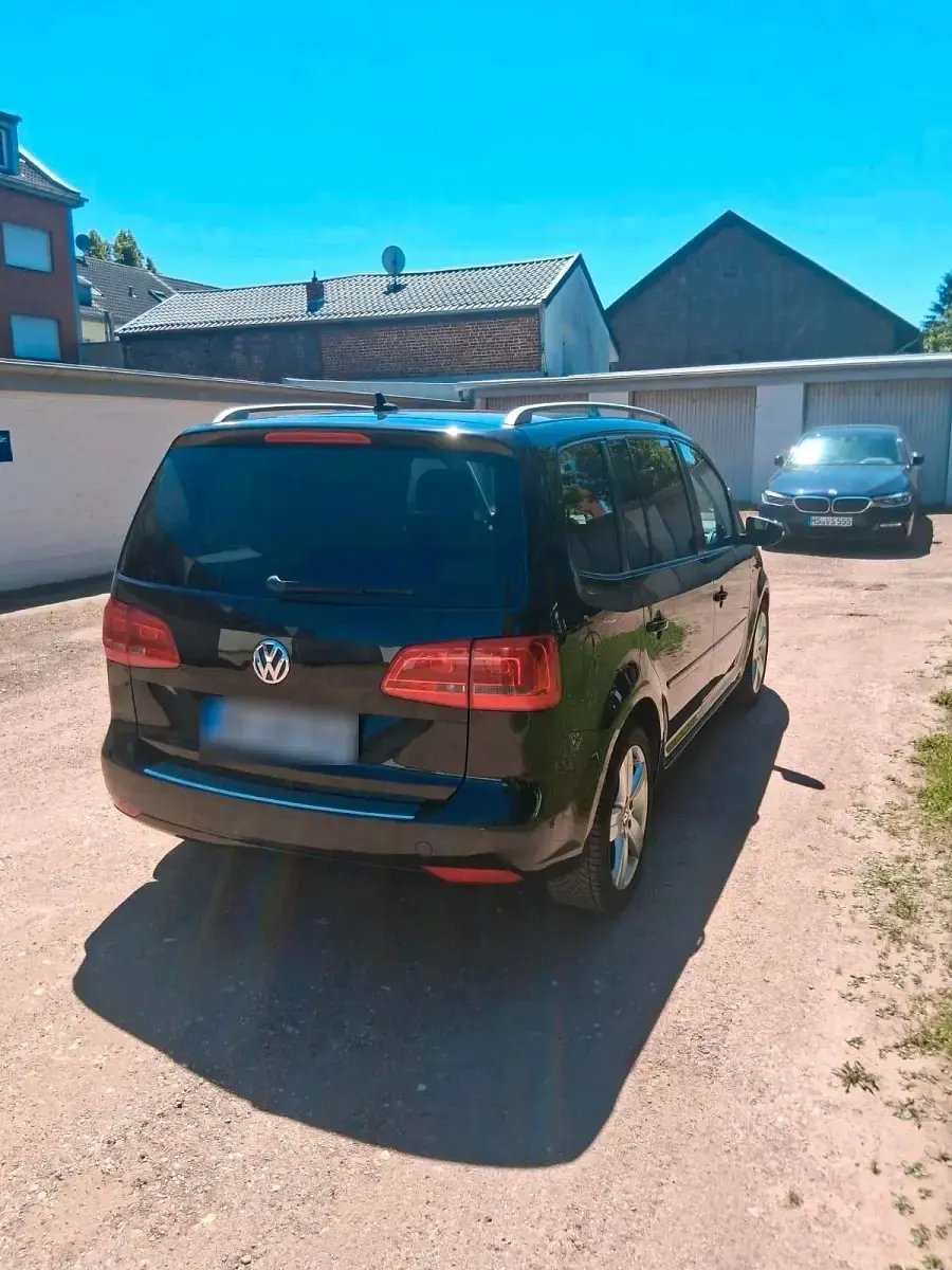 Gebraucht VW Touran Cup 140 PS (102 kW) 2014 Schwarz Van / Kleinbus